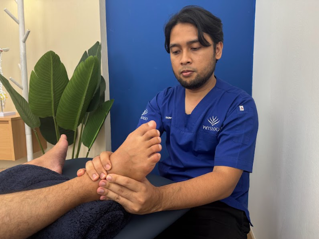 rawatan kaki terseliuh 